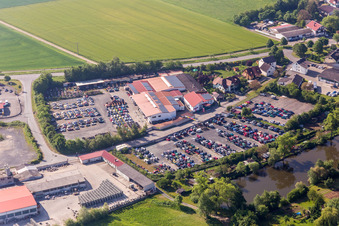 Autohandels- Gebäude des Autohauses Auto Englert in Wonfurt im Bundesland Bayern, Deutschland