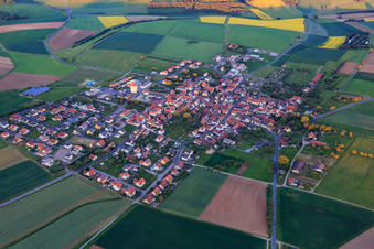 Dorf - Ansicht aus Nordwesten im Ortsteil Greßthal in Wasserlosen im Bundesland Bayern, Deutschland