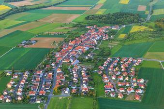 Luftbild von Dorf - Ansicht aus Westen im Ortsteil Egenhausen in Werneck im Bundesland Bayern, Deutschland