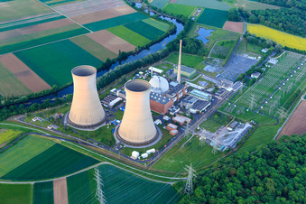 Preussenelektra GmbH — Kernkraftwerk Grafenrheinfeld am Main bei Sonnenuntergang im Bundesland Bayern, Deutschland aus der Vogelperspektive