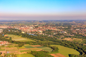 Stadtansicht jenseits des Mains aus Osten mit  Leopoldina-Krankenhaus der Stadt Schweinfurt GmbH im Bundesland Bayern, Deutschland
