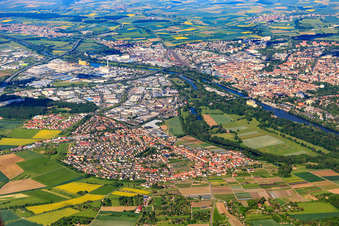 Ortsansicht aus Nordosten vor dem Industriegebiet Hafen Schweinfurt am Main in Sennfeld im Bundesland Bayern, Deutschland