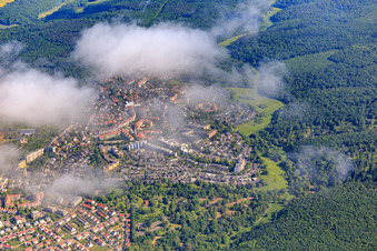 Ortsansicht aus Süden unter Wolken im Ortsteil Deutschhof in Schweinfurt im Bundesland Bayern, Deutschland