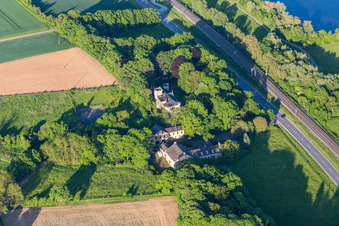 Luftbild von Schloss Ditfurth im Ortsteil Obertheres in Theres im Bundesland Bayern, Deutschland