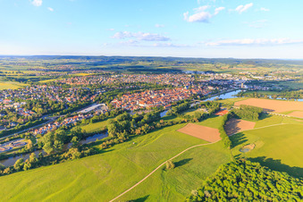 Stadtansicht der Altstadt jenseits des Main aus Westen in Haßfurt im Bundesland Bayern, Deutschland
