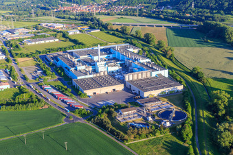 Industriegebiet Eltmann aus Nordwesten mit  Papierfabrik Palm GmbH & Co. | Werk Eltmann und Schwarzmüller Deutschland GmbH im Ortsteil Limbach im Bundesland Bayern