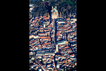 Luftbild von Maximilianstraße vom Altpörtel zum Speyerer Dom im Bundesland Rheinland-Pfalz, Deutschland