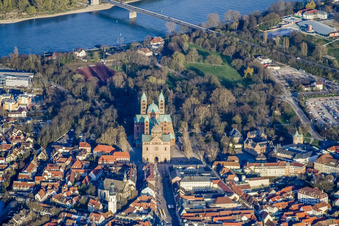Dom zu Speyer von Westen im Bundesland Rheinland-Pfalz, Deutschland