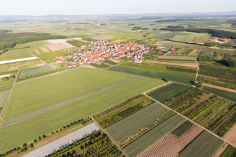 Ortsteil Lindach in Kolitzheim im Bundesland Bayern, Deutschland von der Drohne aus gesehen