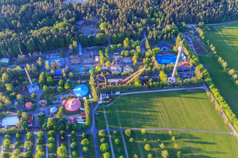 Schrägluftbild von Freizeit-Land Geiselwind im Bundesland Bayern, Deutschland