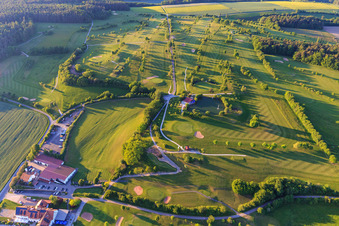 Luftbild von Golfanlage Geiselwind des Golfclub Steigerwald in Geiselwind e. V. mit Haus am See im Bundesland Bayern, Deutschland