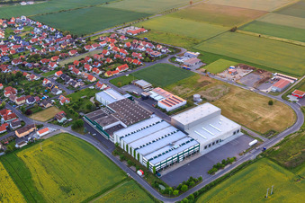 Gewerbegebiet Nordost mit Otg Lager- Und Frachtkontor Gmbh & Co. Kg und Metallbau Heilmann GmbH in Grettstadt im Bundesland Bayern, Deutschland