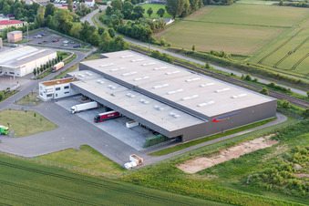 Luftaufnahme von Lagerhallen und Speditionsgebäude der Eichenlaub Logistik GmbH in Rohrbach im Bundesland Rheinland-Pfalz, Deutschland