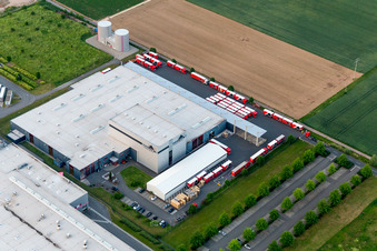 Lagerhallen und Speditionsgebäude der Tricor Packaging & Logistics AG in Offenbach an der Queich im Bundesland Rheinland-Pfalz, Deutschland