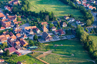 Église Saint-Ulrich d'Altenstadt und Friedhof in Wissembourg im Bundesland Bas-Rhin, Frankreich