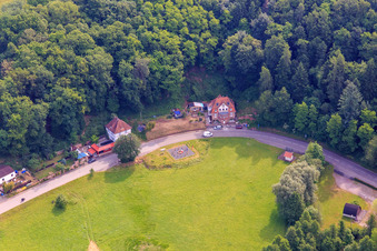 Schrägluftbild von Platz der ersten europäischen Vereinigung im Ortsteil Sankt Germanshof in Bobenthal im Bundesland Rheinland-Pfalz, Deutschland