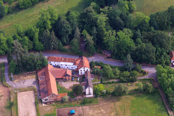 Luftbild von Landgasthof St. Germanshof im Ortsteil Sankt Germanshof in Bobenthal im Bundesland Rheinland-Pfalz, Deutschland