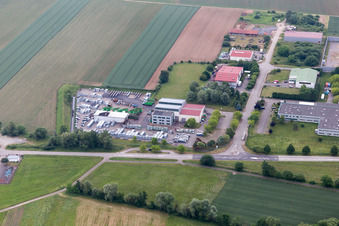 Drohnenaufname von Niederlauterbach im Bundesland Bas-Rhin, Frankreich