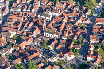 Kirchengebäude der Église Catholique Saint-Laurent in Woerth in Grand Est in Wœrth im Bundesland Bas-Rhin, Frankreich