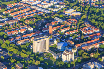 Bürohochhaus der Deutsche Rentenversicherung Rheinland-Pfalz - Hauptstandort und Wasserturm Speyer, Deutschland