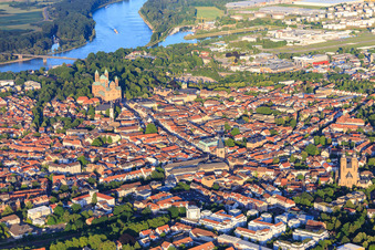 Luftbild von Speyer Altstadt mit Maximilianstraße vom Altpörtel bis zum Domplatz im Bundesland Rheinland-Pfalz, Deutschland
