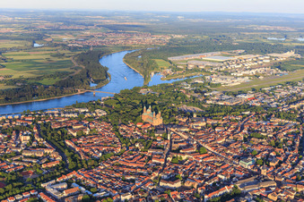 Alttstadtübersicht aus Nordwesten am Abend bis zum Rhein in Speyer im Bundesland Rheinland-Pfalz, Deutschland