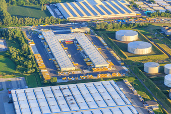 DHL Speyer auf dem Industriegebiet Am Flugplatz im Bundesland Rheinland-Pfalz, Deutschland