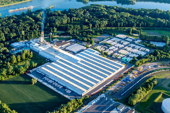 Gebäude und Produktionshallen auf dem Werksgelände des Dämmstoff- und Chemieproduzenten Saint-Gobain Isover G+H AG in Speyer im Bundesland Rheinland-Pfalz, Deutschland