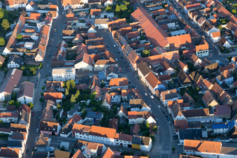 Haupt- und Bächlestr im Ortsteil Liedolsheim in Dettenheim im Bundesland Baden-Württemberg, Deutschland