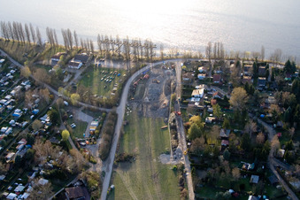 Haus zum Zander und Bootssteg am Neuhofender Altrhein in Altrip im Bundesland Rheinland-Pfalz, Deutschland