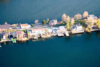 Luftaufnahme von Mittelweg zwischen Adriaweiher und Schwanenweiher im Naherholungsgebiet Blaue Adria in Altrip im Bundesland Rheinland-Pfalz, Deutschland