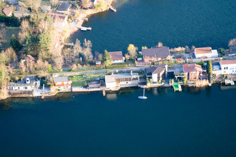 Schrägluftbild von Mittelweg zwischen Adriaweiher und Schwanenweiher im Naherholungsgebiet Blaue Adria in Altrip im Bundesland Rheinland-Pfalz, Deutschland