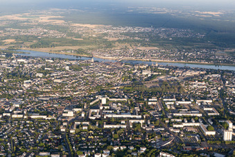 Blois im Bundesland Loir-et-Cher, Frankreich von der Drohne aus gesehen