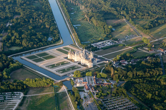 Chambord im Bundesland Loir-et-Cher, Frankreich vom Flugzeug aus