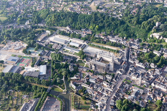 Vendôme im Bundesland Loir-et-Cher, Frankreich aus der Drohnenperspektive