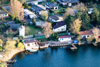 Schrägluftbild von Mittelweg am Schwanenweiher im Naherholungsgebiet Blaue Adria in Altrip im Bundesland Rheinland-Pfalz, Deutschland