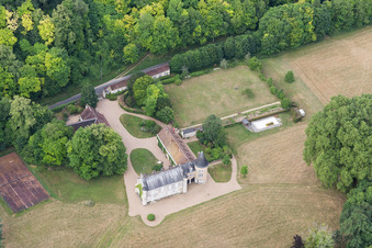 Drohnenaufname von Lavardin im Bundesland Loir-et-Cher, Frankreich