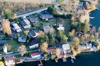 Drohnenaufname von Mittelweg zwischen Adriaweiher und Schwanenweiher im Naherholungsgebiet Blaue Adria in Altrip im Bundesland Rheinland-Pfalz, Deutschland