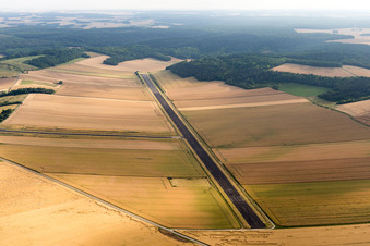 Landebahn in Chailley im Bundesland Yonne, Frankreich