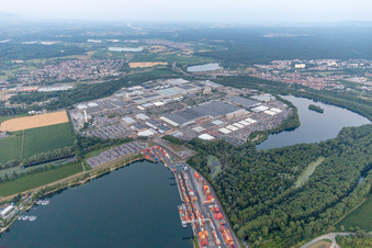 Daimler im Ortsteil Maximiliansau in Wörth am Rhein im Bundesland Rheinland-Pfalz, Deutschland