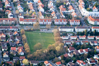 Sportplatz an der Rheingoildstr im Ortsteil Neckarau in Mannheim im Bundesland Baden-Württemberg, Deutschland