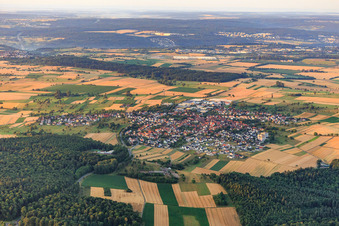 Ortsansicht aus Südwesten im Ortsteil Nußbaum in Neulingen im Bundesland Baden-Württemberg, Deutschland