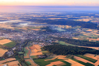 Luftbild von Ortsansicht aus Nordwesten am Morgen in Mühlacker im Bundesland Baden-Württemberg, Deutschland