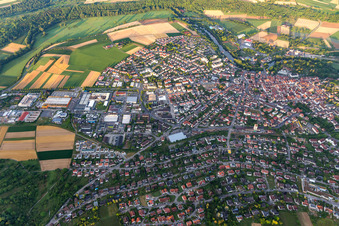 Ortsansicht der Straßen und Häuser der Wohngebiete in Vaihingen an der Enz im Bundesland Baden-Württemberg, Deutschland