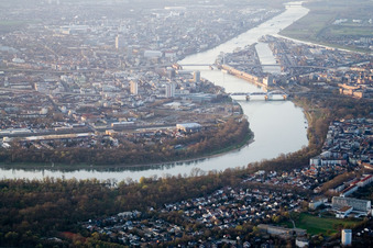 Niederfeld, Ludwigshafen im Ortsteil Lindenhof in Mannheim im Bundesland Baden-Württemberg, Deutschland