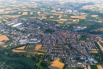 Ortsansicht der Straßen und Häuser der Wohngebiete in Markgröningen im Bundesland Baden-Württemberg, Deutschland