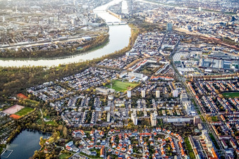 Niederfeld, Almenhof, Lanz-KH und Moll-Gymnasium in Mannheim im Bundesland Baden-Württemberg, Deutschland