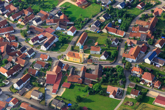 Kirche und Friedhof im Ortsteil Bollstadt in Amerdingen im Bundesland Bayern, Deutschland