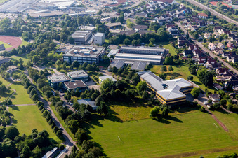 Schulgebäude der Hans-Leipelt-Schule und Ludwig-Bölkow-Schule, Staatliche Berufsschule Donauwörth, Technikerschule im Ortsteil Neudegg im Ortsteil Riedlingen im Bundesland Bayern, Deutschland
