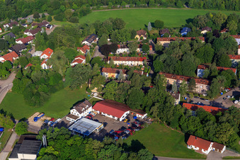 Luftbild von Tankstelle Oberholzner mit Schrottautolagerplatz in Donauwörth im Bundesland Bayern, Deutschland